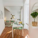 135 A - In Tranquil Flat In Alfama Near Se And Castle 公寓