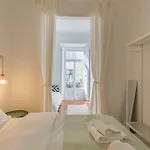 135 A - In Tranquil Flat In Alfama Near Se And Castle *