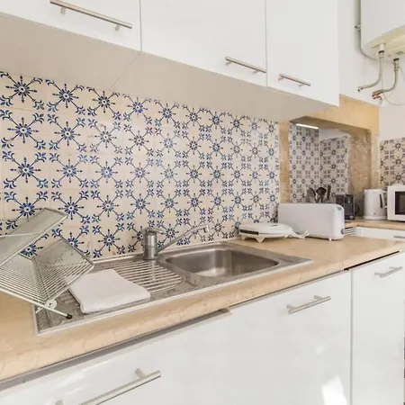 In Tranquil Flat In Alfama Near Se And Castle リスボン
