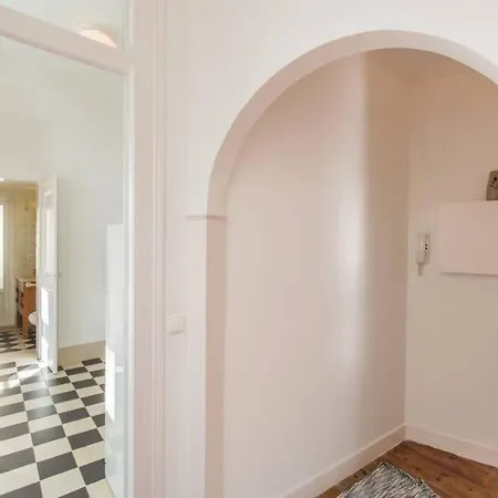 In Tranquil Flat In Alfama Near Se And Castle アパート リスボン