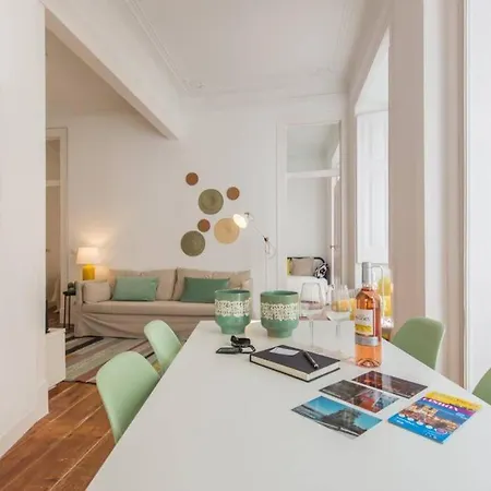 In Tranquil Flat In Alfama Near Se And Castle アパート リスボン