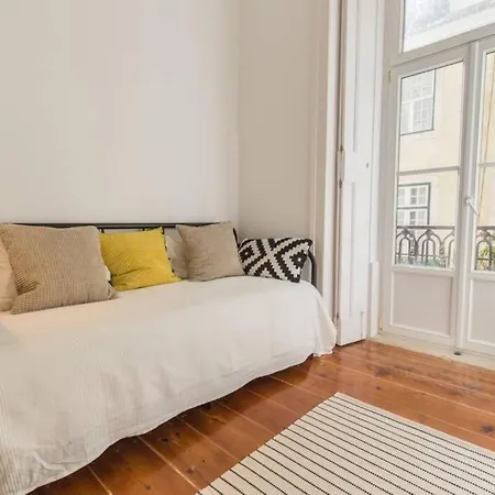 アパート In Tranquil Flat In Alfama Near Se And Castle リスボン