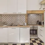 135 A - In Tranquil Flat In Alfama Near Se And Castle *