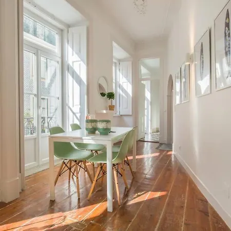 135 A - In Tranquil Flat In Alfama Near Se And Castle * Lisbon