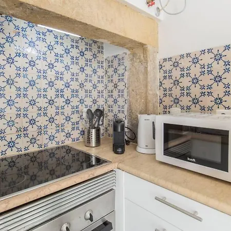 135 A - In Tranquil Flat In Alfama Near Se And Castle * Lisboa
