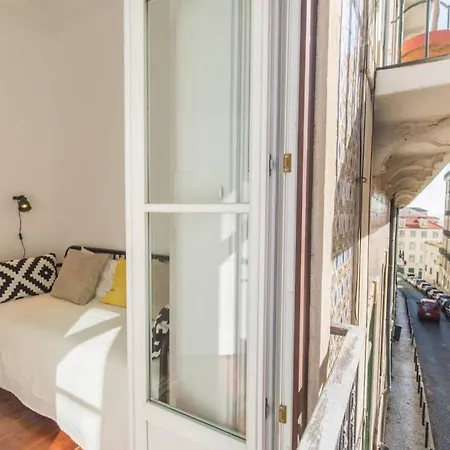 135 A - In Tranquil Flat In Alfama Near Se And Castle *