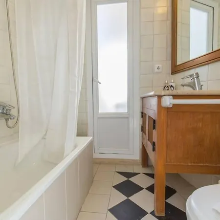 135 A - In Tranquil Flat In Alfama Near Se And Castle *