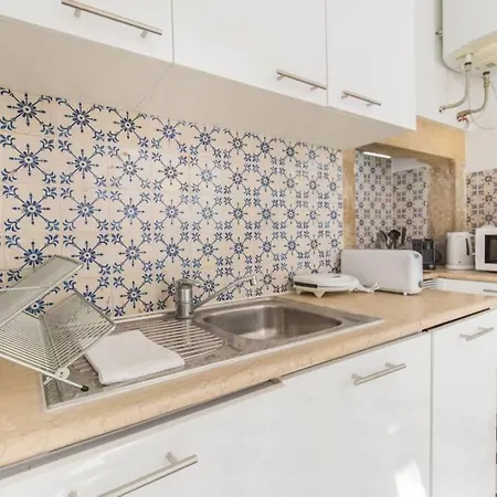 135 A - In Tranquil Flat In Alfama Near Se And Castle Lisbon