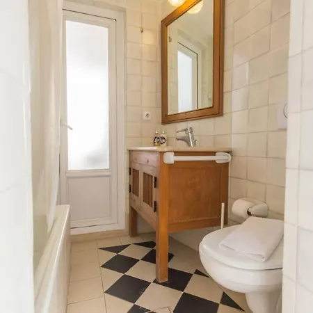 135 A - In Tranquil Flat In Alfama Near Se And Castle *