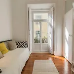 Apartamento 135 A - In Tranquil Flat In Alfama Near Se And Castle *