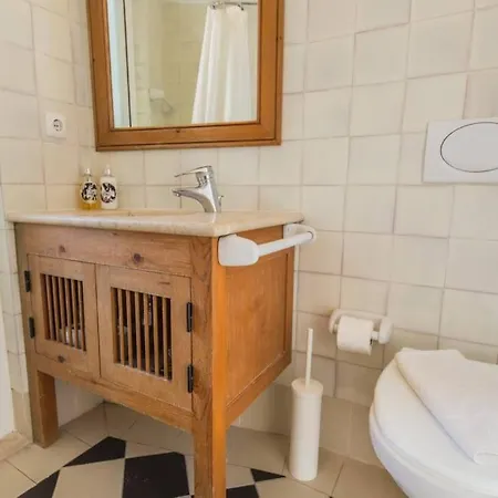 Διαμέρισμα 135 A - In Tranquil Flat In Alfama Near Se And Castle *