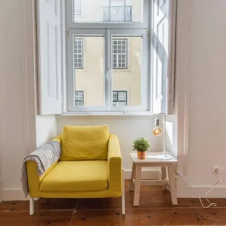 135 A - In Tranquil Flat In Alfama Near Se And Castle Lisboa