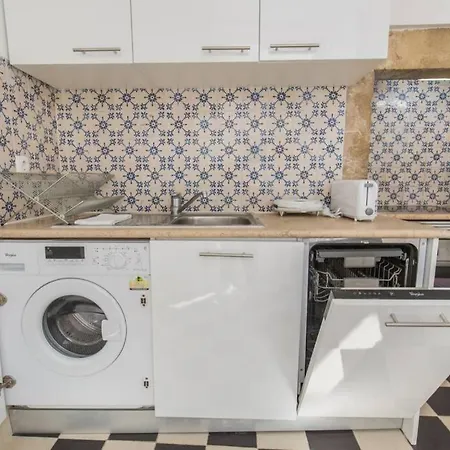 Apartment 135 A - In Tranquil Flat In Alfama Near Se And Castle